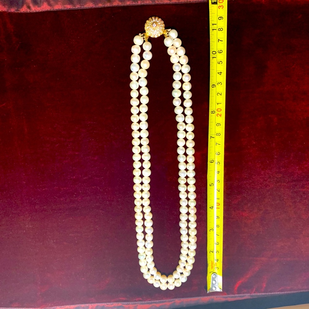 Real Pearl Necklace With Diamonds and Gold Clasp - Picture 9 of 16